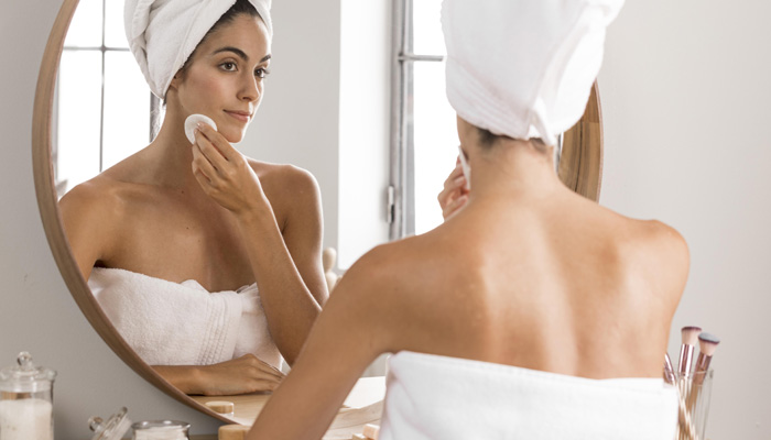 HIGIENE E HIDRATACIÓN DE LA PIEL DEL ROSTRO Y CUERPO
